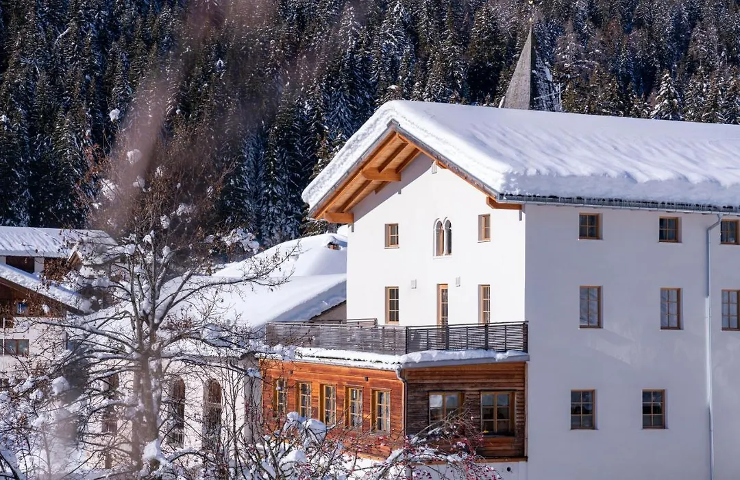Zum Hirschen Boutique Hotel Val Di Non-1